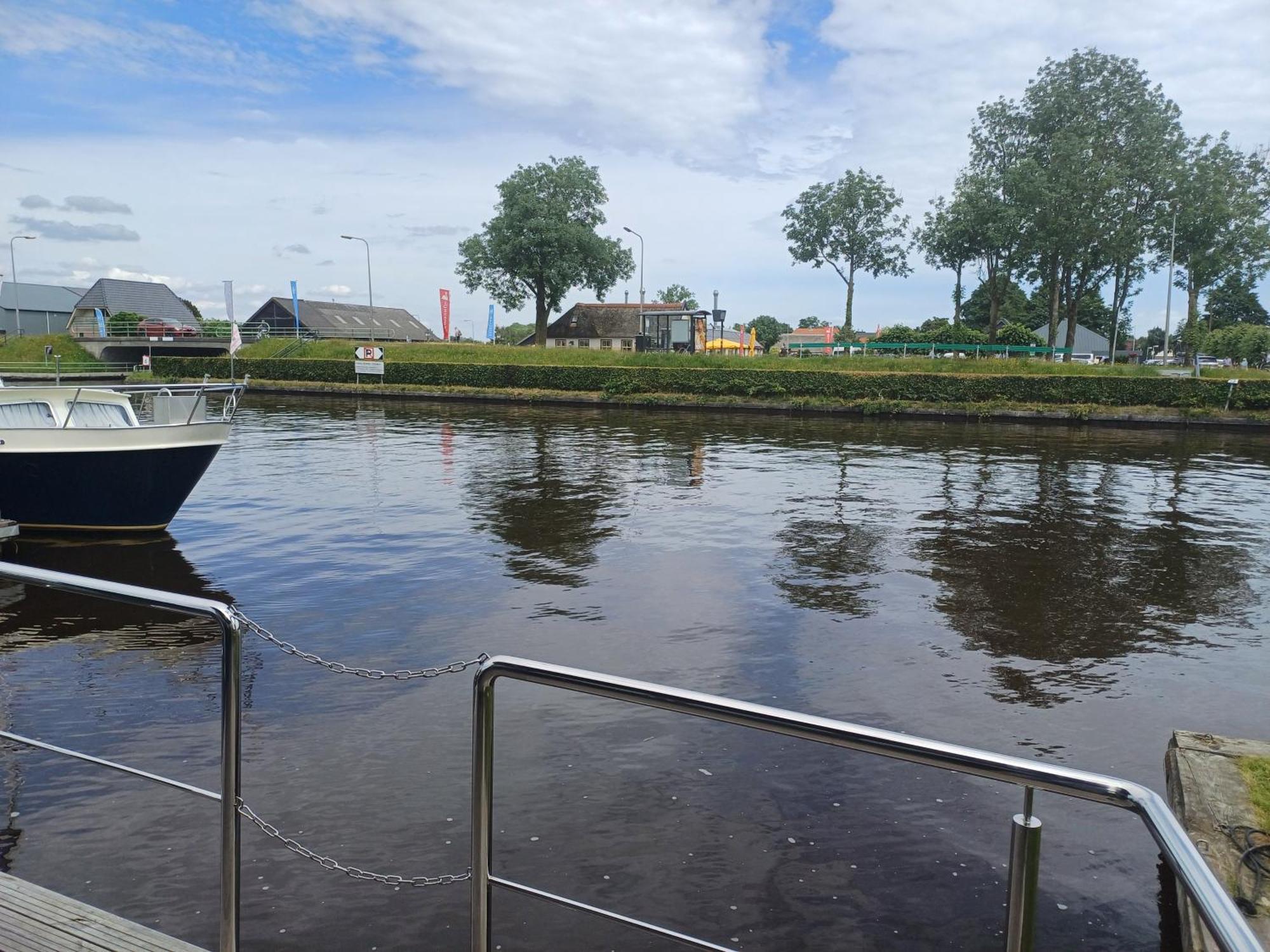 Bed-On-A-Boat Ξενοδοχείο Giethoorn Εξωτερικό φωτογραφία